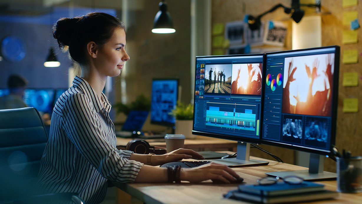AdobeStock_171466799-72 editor working at the computer